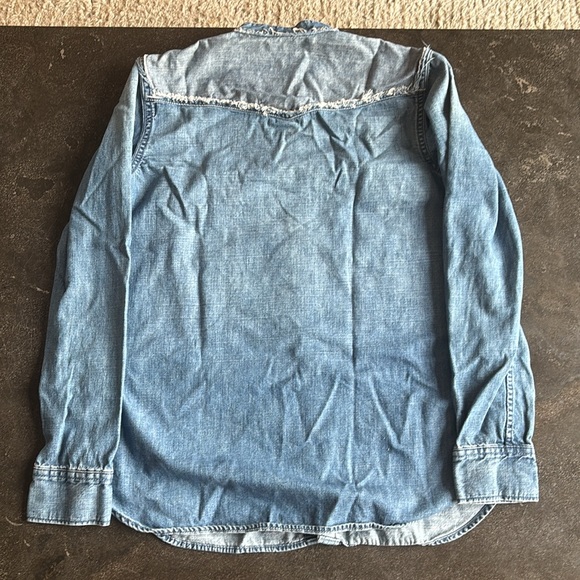 GAP 1969 denim button down shirt with frayed seam details - Picture 4 of 4